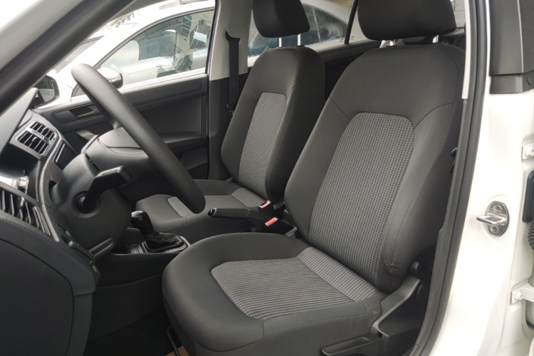 Volkswagen Santana 2019 imagen de coche #15