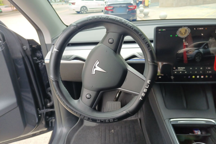 Tesla Model Y 2024 #11 Tesla Model Y 2024 car image #11