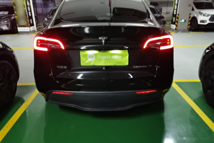 Tesla Model Y 2023 #6 Tesla Model Y 2023 immagine di auto #6