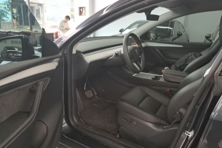 Tesla Model Y 2024 car image #16