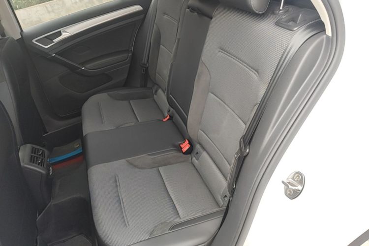 Volkswagen Golf 2020 car image #13