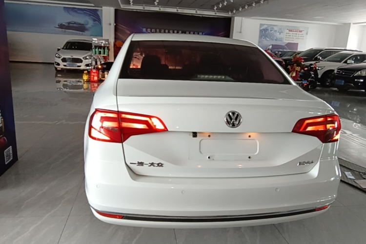 Volkswagen Bora 2017 car image #6