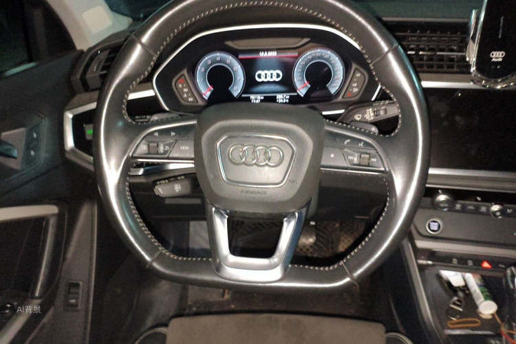 Audi Q3 2021 car image #12