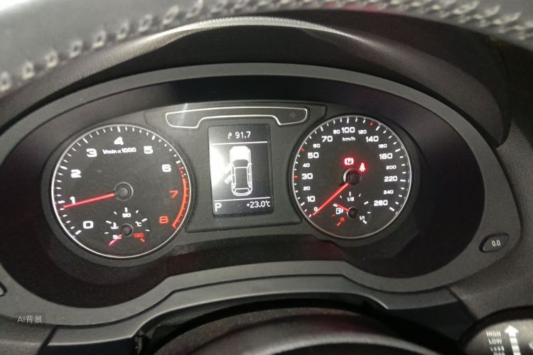 Audi Q3 2015 car image #13