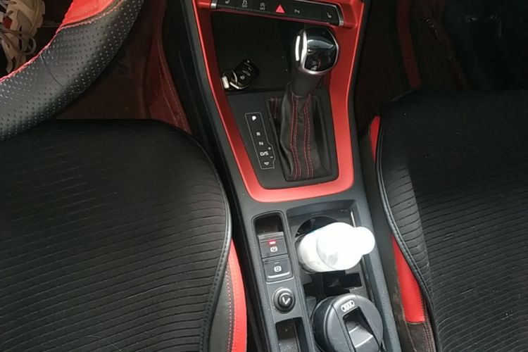 Audi Q3 2020 car image #18