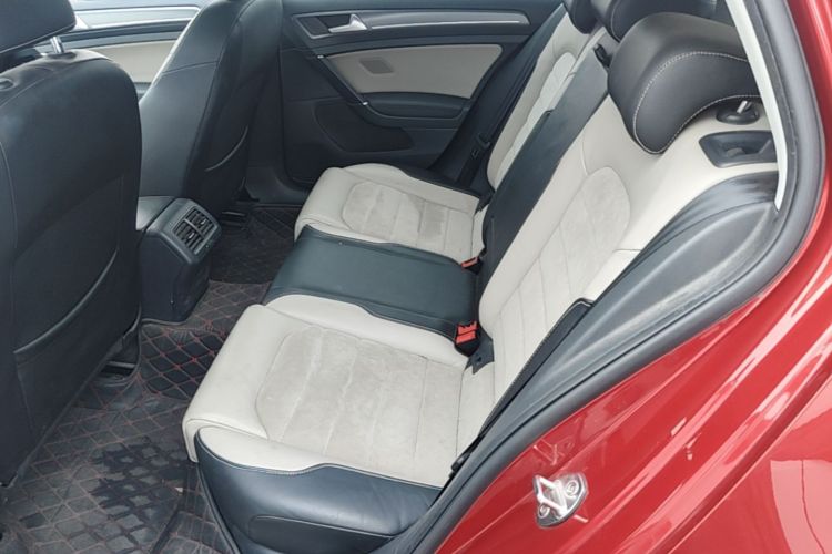 Volkswagen Golf 2017 car image #17