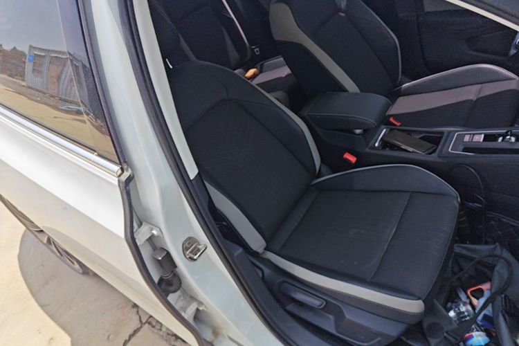 Volkswagen Golf 2020 car image #24