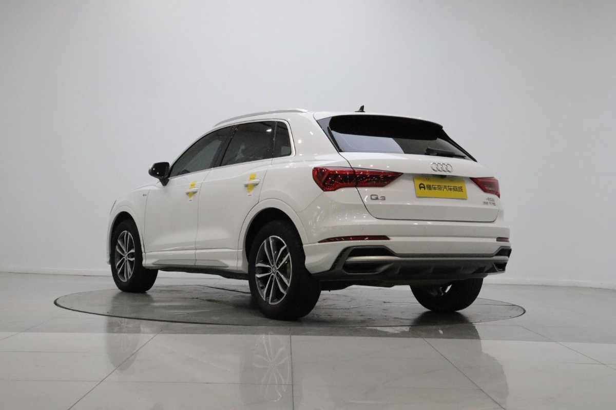 Audi Q3 2021 car image #4