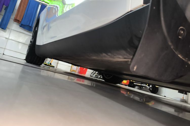 Tesla Model Y 2023 car image #26