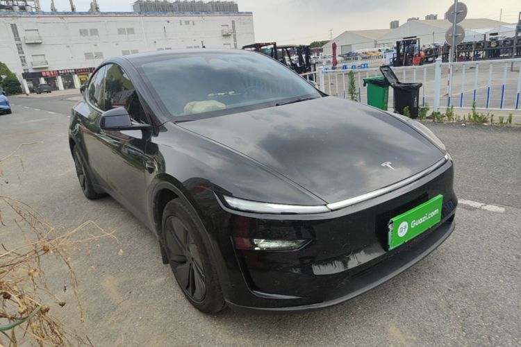 Tesla Model Y 2025 #6 Tesla Model Y 2025 car image #6