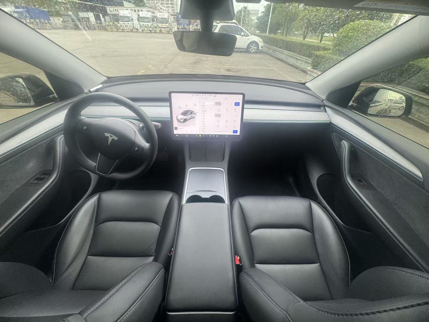 Tesla Model Y 2024 #8 Tesla Model Y 2024 car image #8