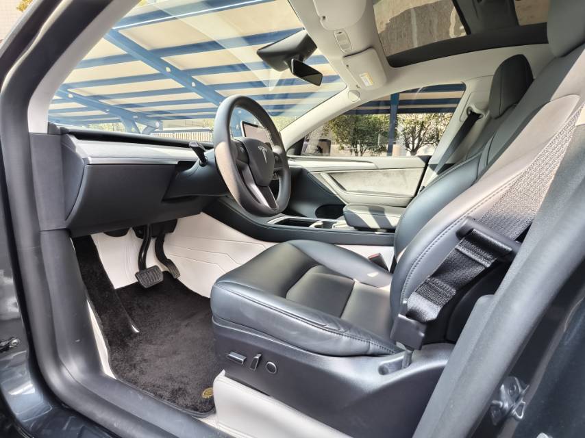 Tesla Model Y 2024 #4 Tesla Model Y 2024 car image #4