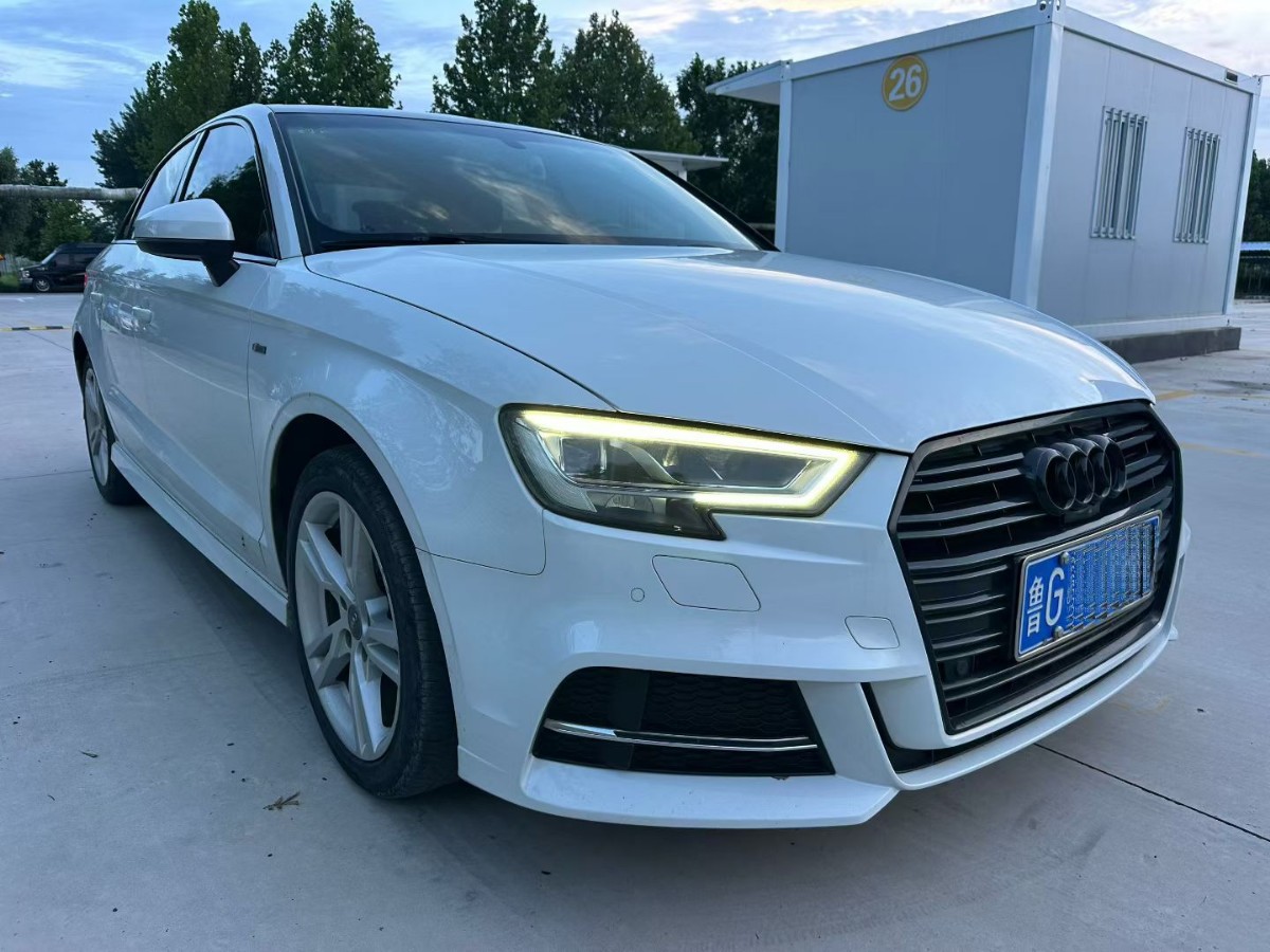 Audi A3 2019 immagine di auto #2