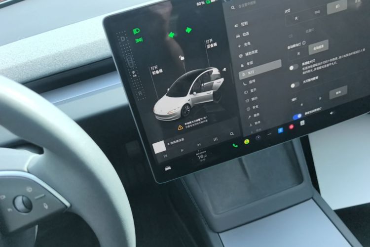 Tesla Model 3 2024 car image #21