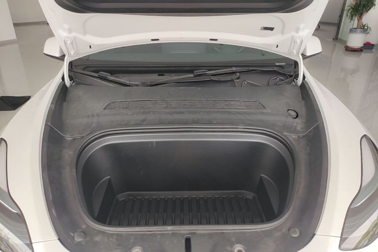 Tesla Model Y 2024 #20 Tesla Model Y 2024 car image #20