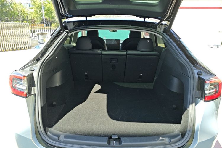 Tesla Model Y 2022 immagine di auto #19