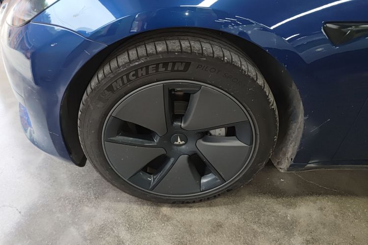 Tesla Model 3 2022 car image #9