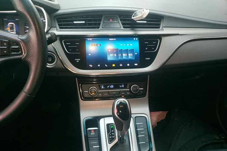GEELY Emgrand GS 2018 изображение автомобиля #13