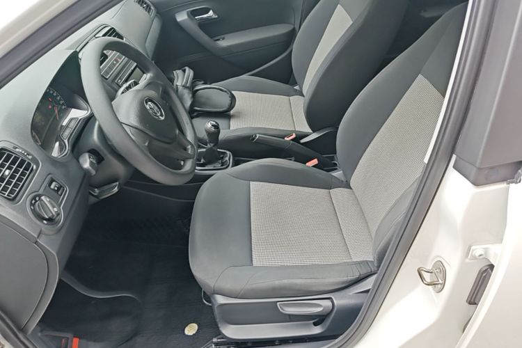 Volkswagen Polo 2016 car image #15