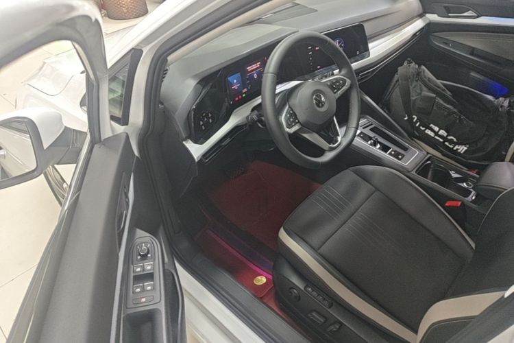 Volkswagen Golf 2023 car image #16