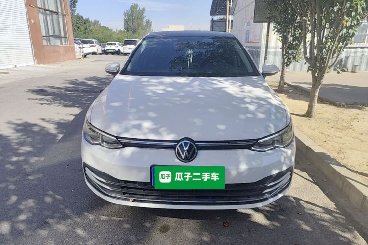 Volkswagen Golf 2022 car image #3