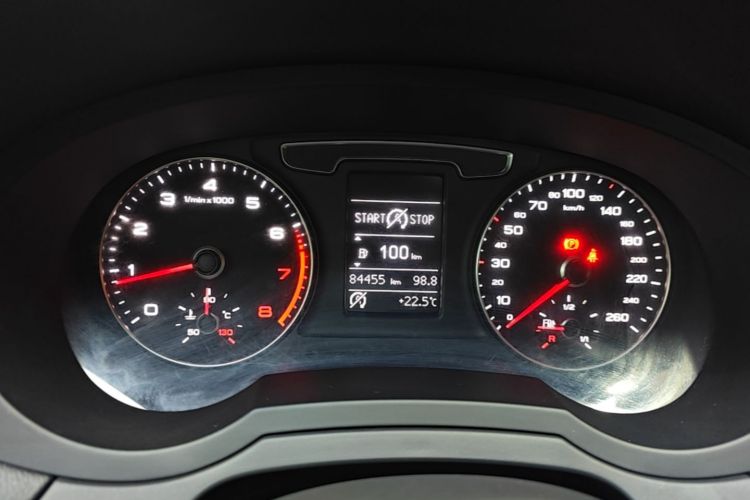 Audi Q3 2018 car image #16