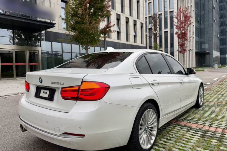 BMW 3 Series 2018 #3 BMW 3 Series 2018 car image #3