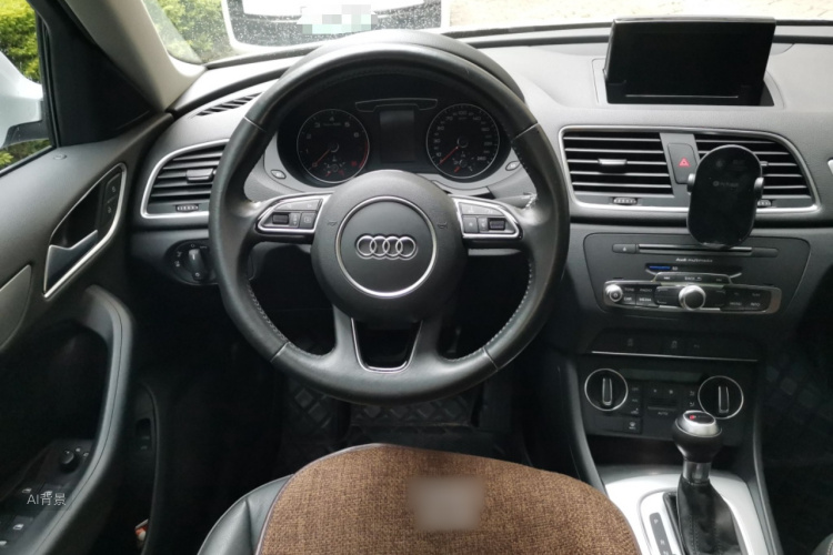 Audi Q3 2017 car image #12