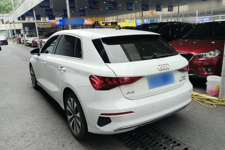 Audi A3 2023 immagine di auto #5