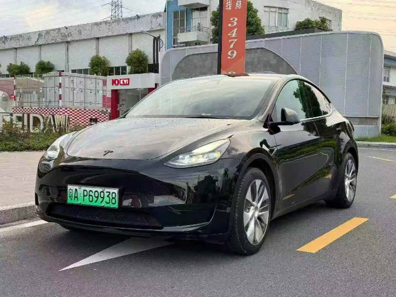 Tesla Model Y 2022 car image #2