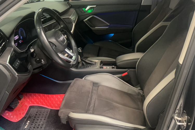 Audi Q3 2020 car image #11