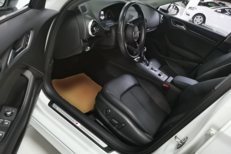 Audi A3 2018 car image #16