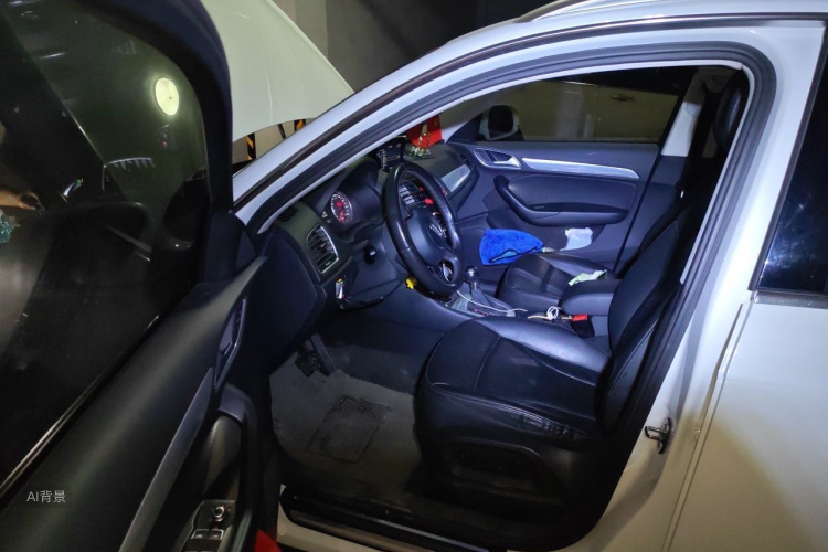 Audi Q3 2015 car image #18