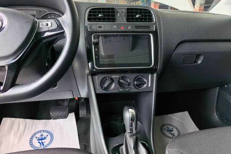Volkswagen Polo 2019 car image #13