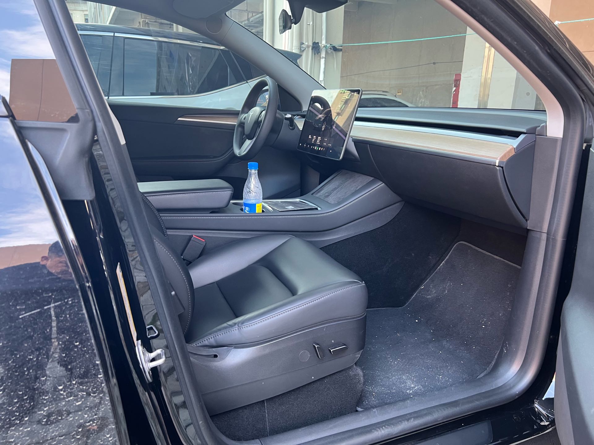 Tesla Model Y 2023 immagine di auto #9