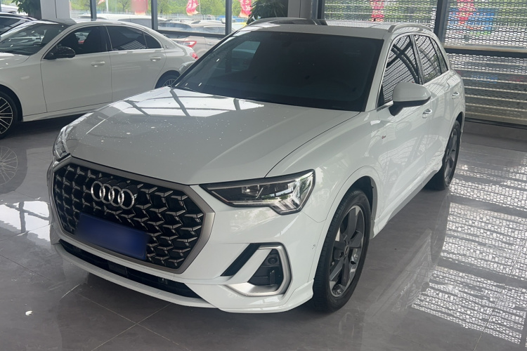 Audi Q3 2024 car image #2