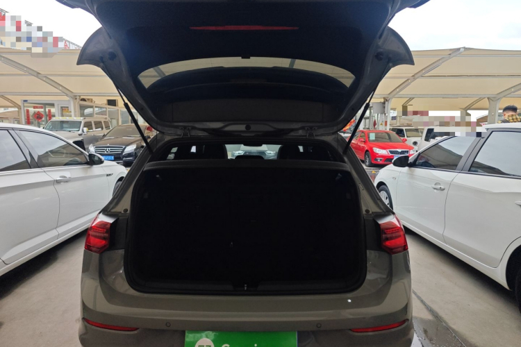 Volkswagen Golf 2021 car image #21