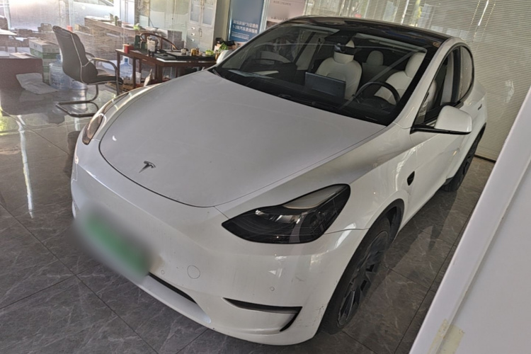 Tesla Model Y 2021 car image #2