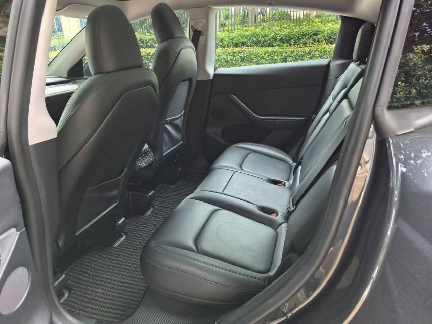 Tesla Model Y 2024 #5 Tesla Model Y 2024 car image #5