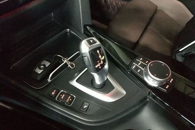 BMW 3 Series 2019 #18 BMW 3 Series 2019 car image #18