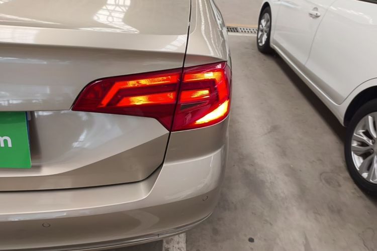 Volkswagen Bora 2016 car image #8