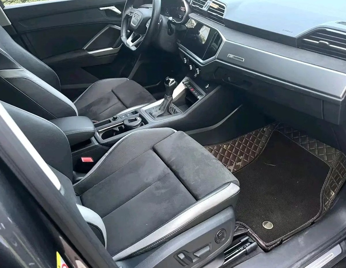 Audi Q3 2022 car image #9