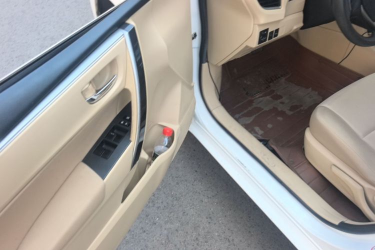 Toyota Corolla 2015 car image #16