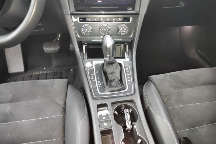 Volkswagen Golf 2020 car image #14