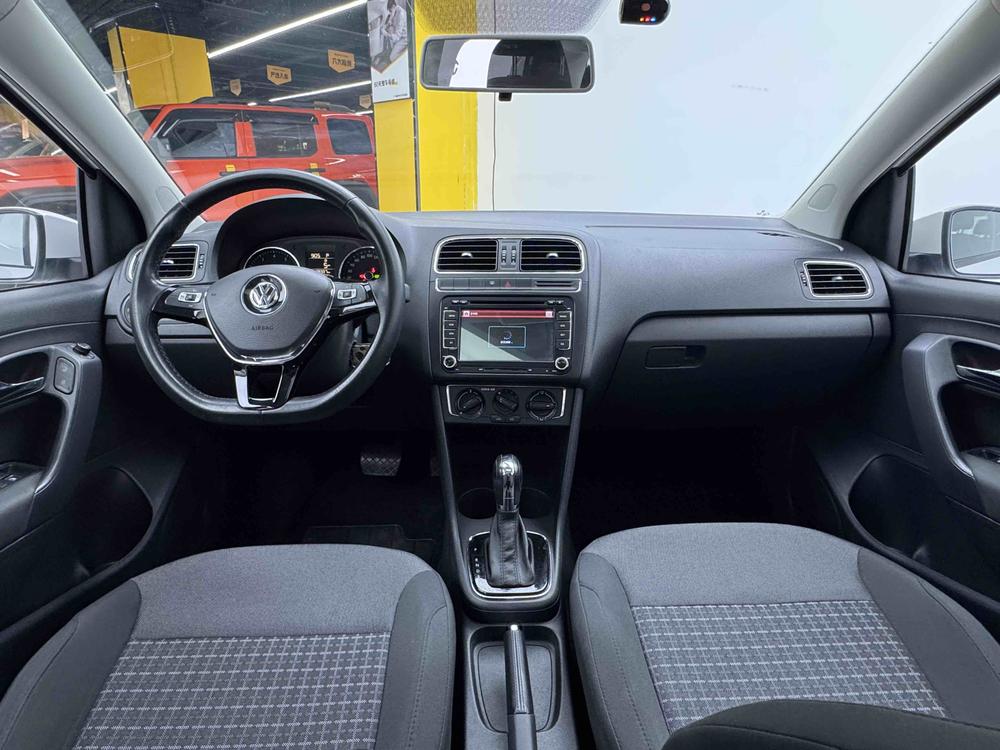 Volkswagen Polo 2016 car image #7