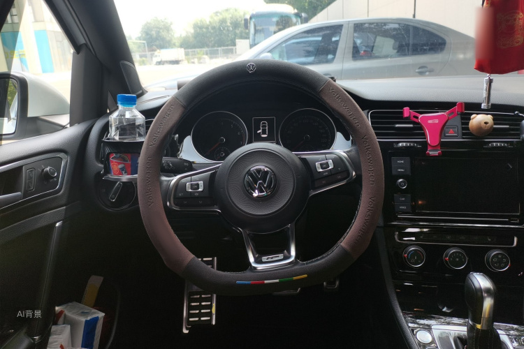 Volkswagen Golf 2019 car image #12