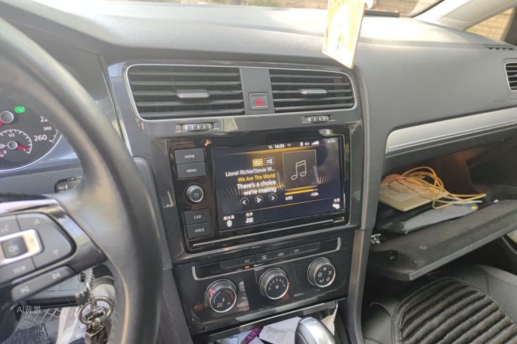 Volkswagen Golf 2019 car image #15