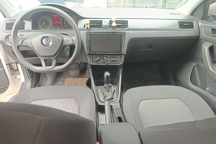 Volkswagen Santana 2018 car image #10