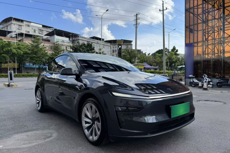 Tesla Model Y 2025 car image #5