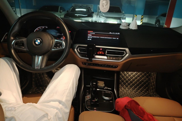 BMW 3 Series 2020 car image #11